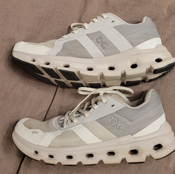 On CloudRunner Wide color White/Frost Women 7.5 - Picture 4 of 6